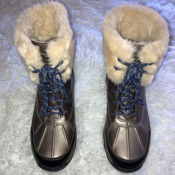 ⭐️SOLD⭐️ Clarks Winter Duck Boots - Picture 1 of 8